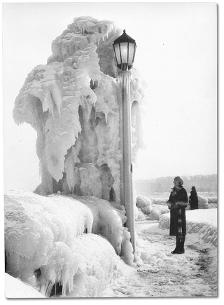 Illustration for article titled These alien-looking ice sculptures formed all on their own